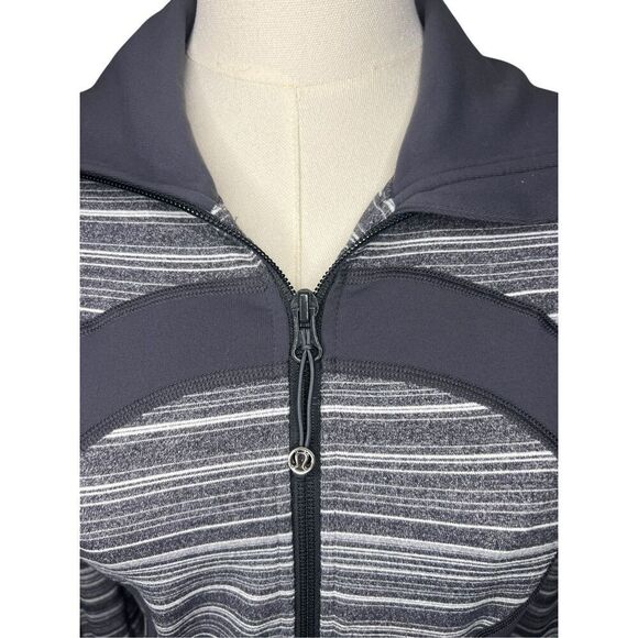 Lululemon Women’s 4 In Stride Jacket Gray Hooded Full Zip Logo Activewear - Picture 2 of 9
